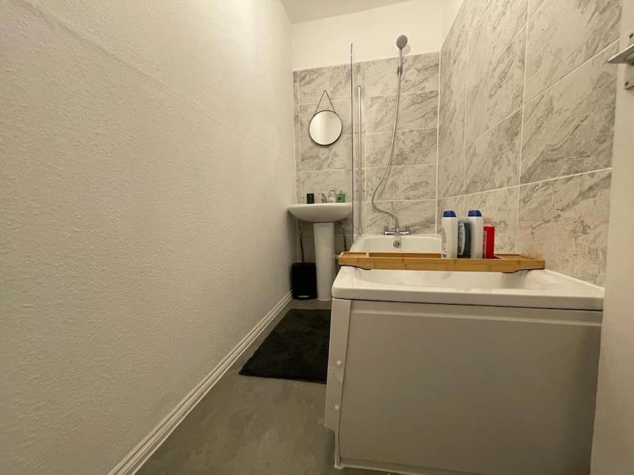 Comfortable 2 Bedroom On Tower Bridge London Exteriör bild