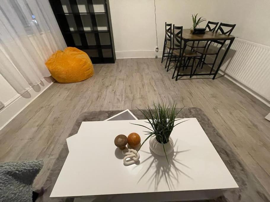 Comfortable 2 Bedroom On Tower Bridge London Exteriör bild