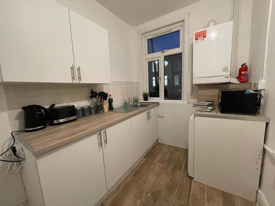 Comfortable 2 Bedroom On Tower Bridge London Exteriör bild