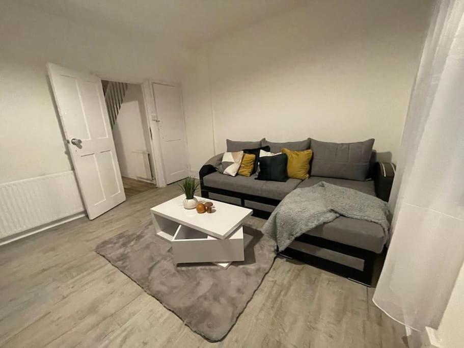 Comfortable 2 Bedroom On Tower Bridge London Exteriör bild
