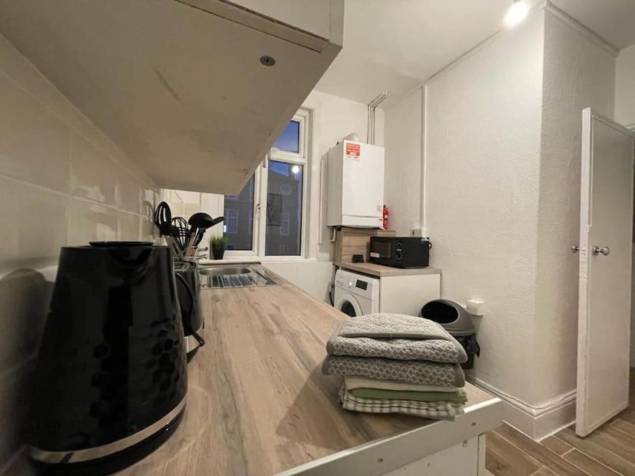 Comfortable 2 Bedroom On Tower Bridge London Exteriör bild