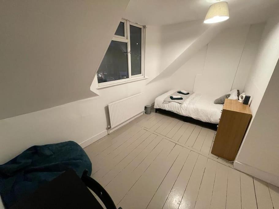 Comfortable 2 Bedroom On Tower Bridge London Exteriör bild